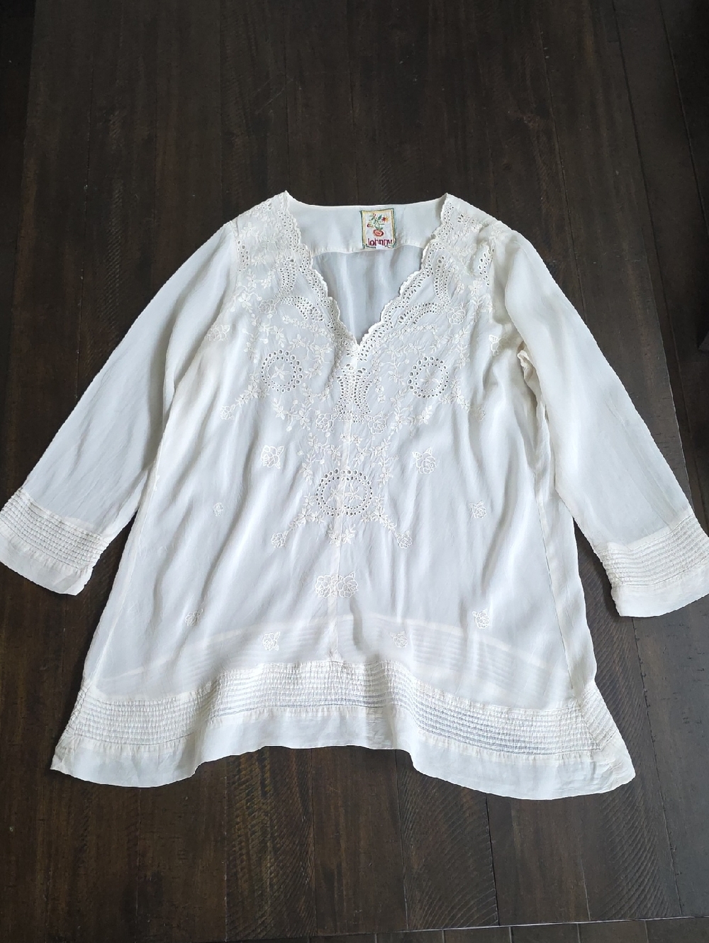Johnny Was Cream Embroidered V-Neck Peasant Top Long Sleeve Boho Tunic Rayon